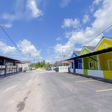 Auranad Tinyhouse Bandar Tanah Merah Wifi Netflix Esterno foto