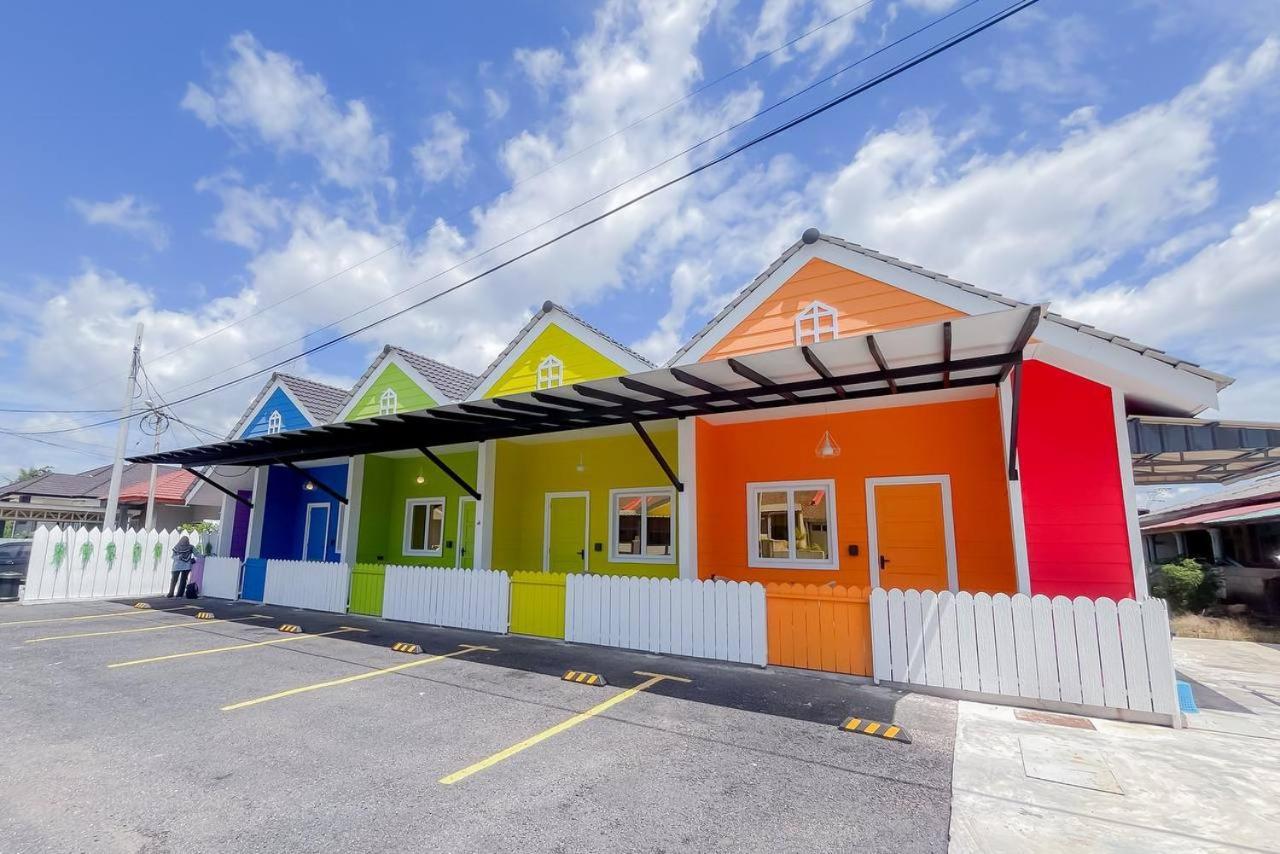 Auranad Tinyhouse Bandar Tanah Merah Wifi Netflix Esterno foto