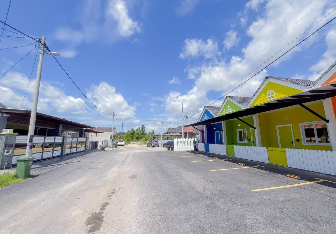 Auranad Tinyhouse Bandar Tanah Merah Wifi Netflix Esterno foto
