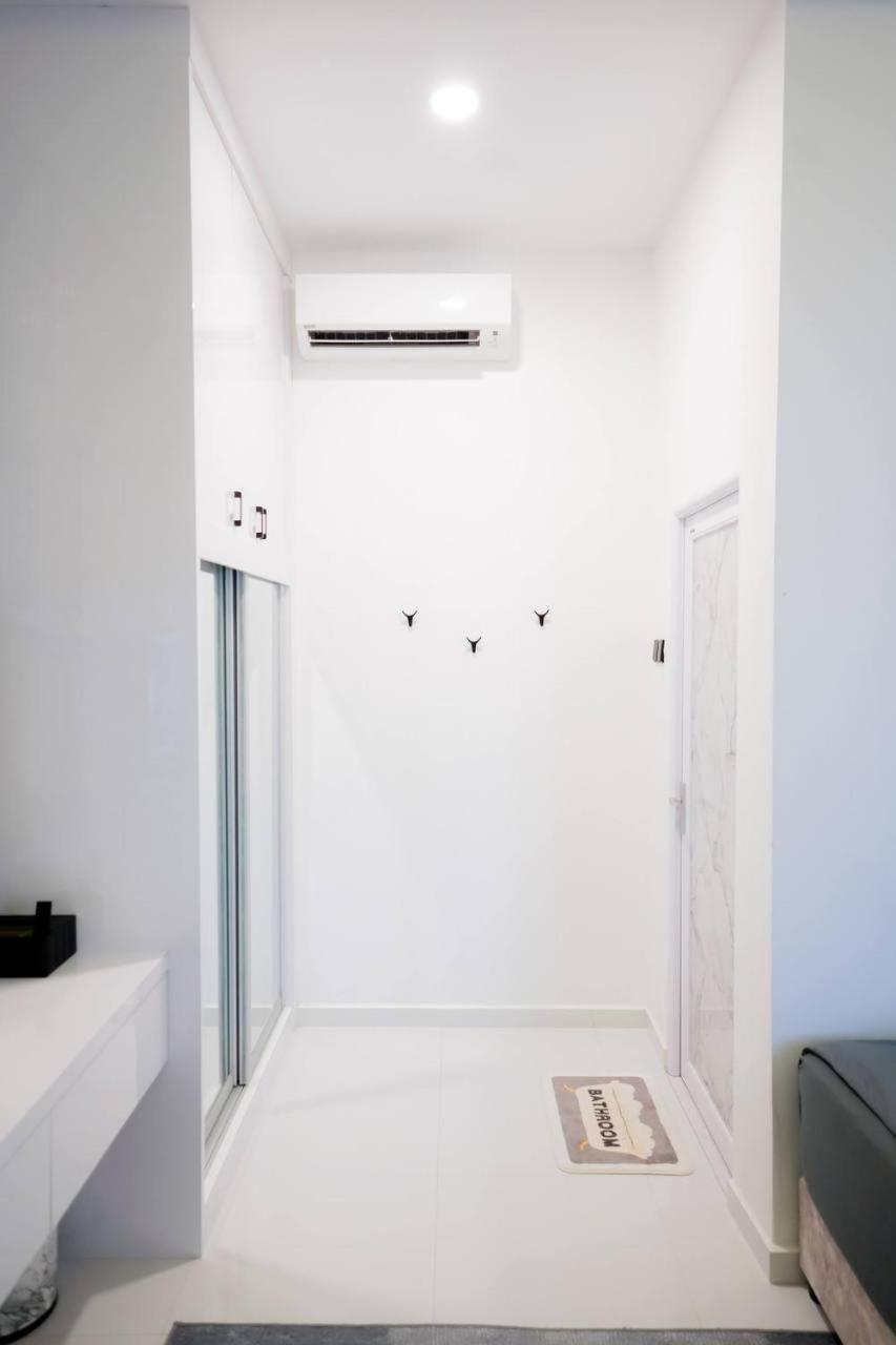 Auranad Tinyhouse Bandar Tanah Merah Wifi Netflix Esterno foto