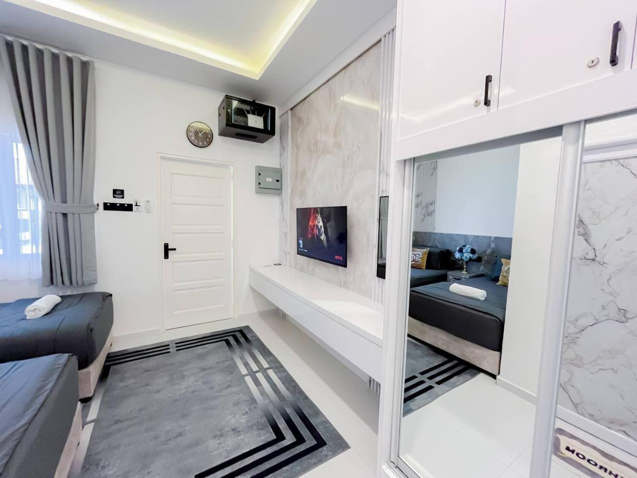 Auranad Tinyhouse Bandar Tanah Merah Wifi Netflix Esterno foto